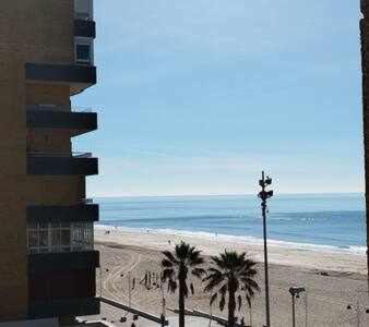 Appartement Encantador Apartamento Frente A La Playa Victoria à Cadix Extérieur photo