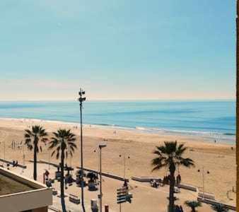 Appartement Encantador Apartamento Frente A La Playa Victoria à Cadix Extérieur photo
